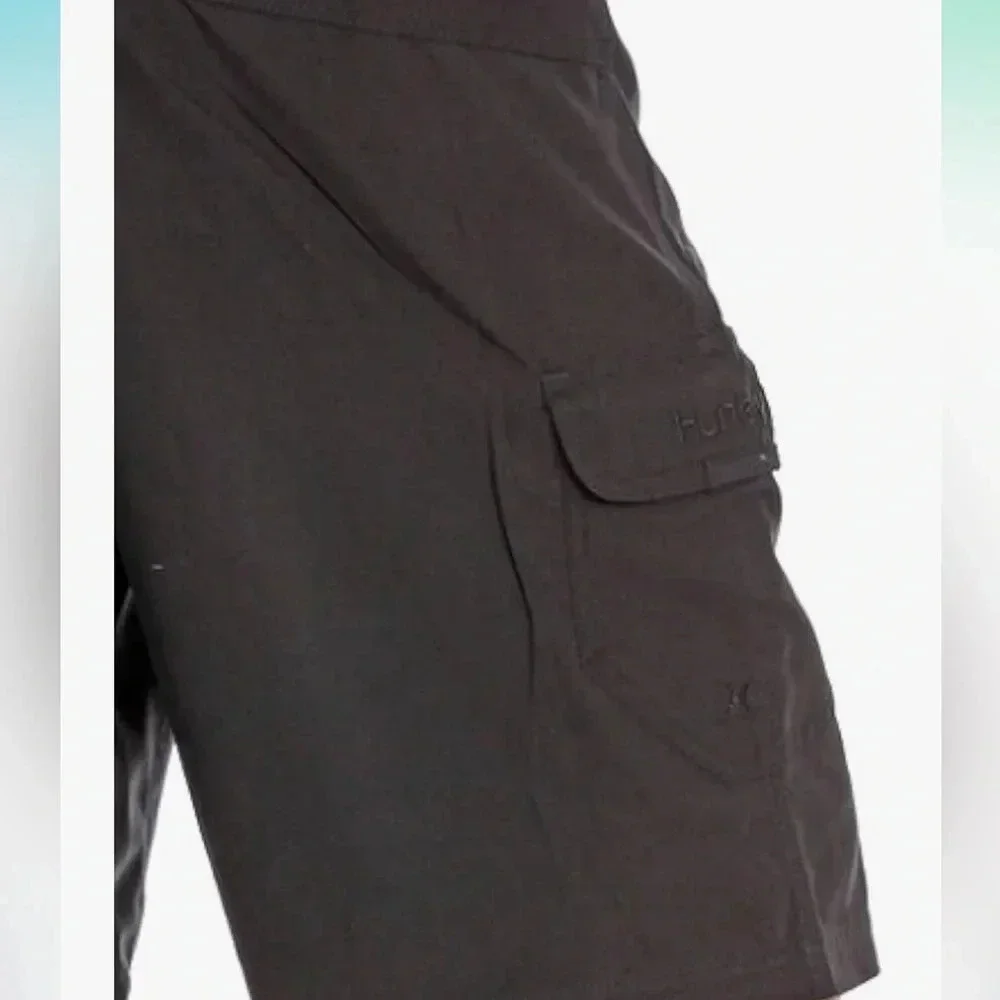 HURLEY ONE AND ONLY BLACK BOARDSHORTS WITH CARGO POCKETS SIZE 30